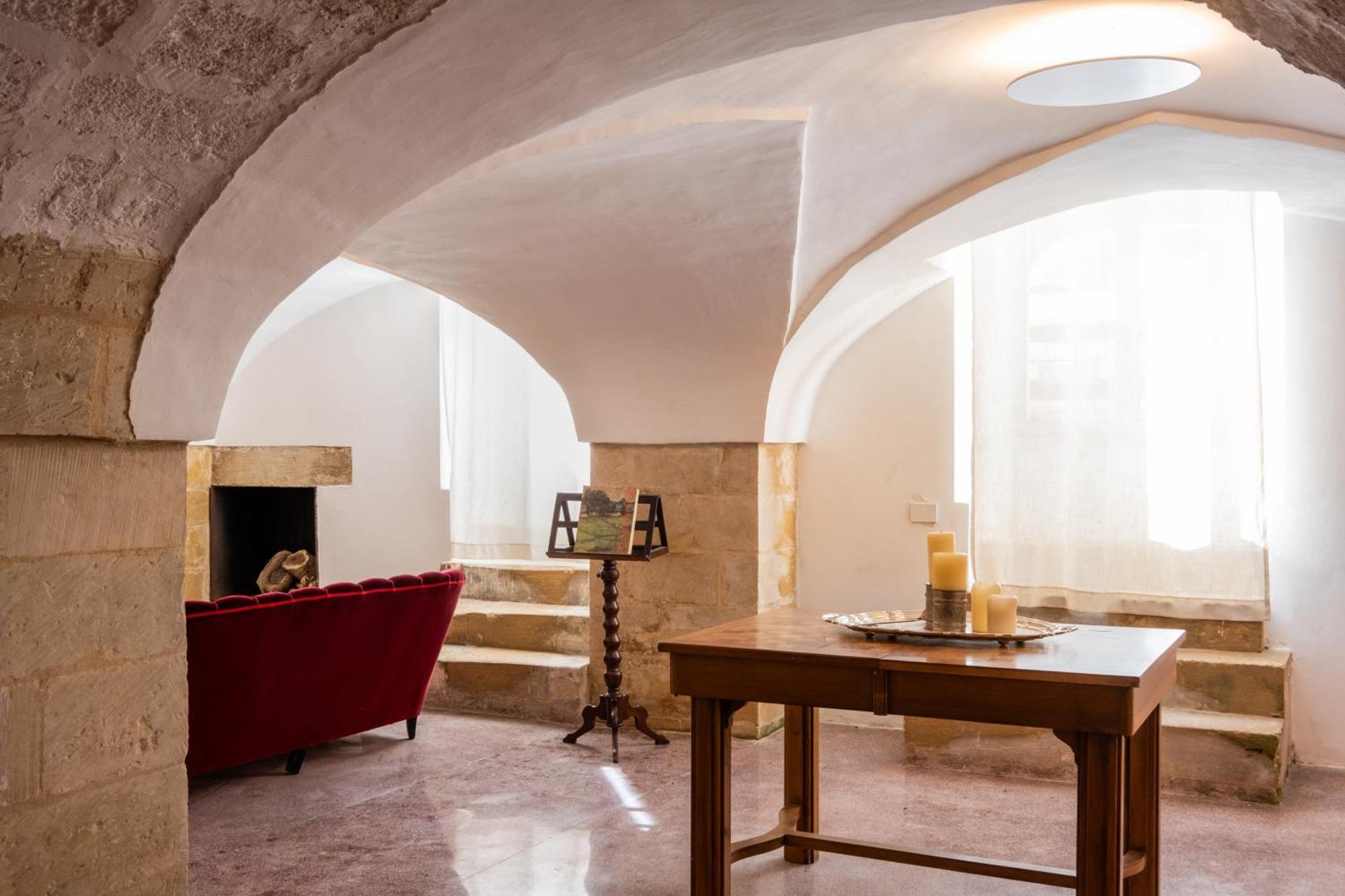 Dimora Del Vescovo Art Boutique Hotel Мінервіно-ді-Лечче Екстер'єр фото