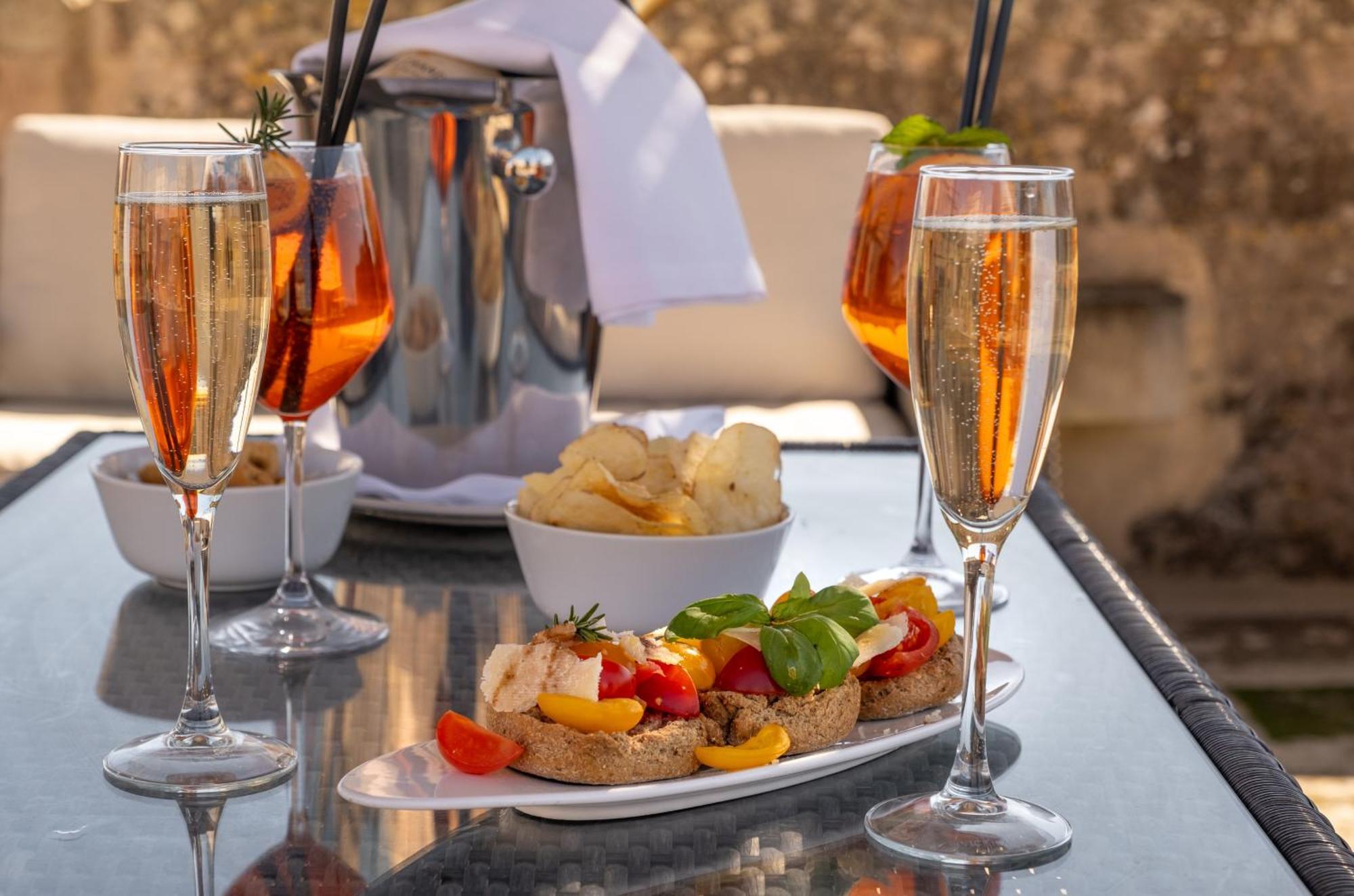 Dimora Del Vescovo Art Boutique Hotel Мінервіно-ді-Лечче Екстер'єр фото