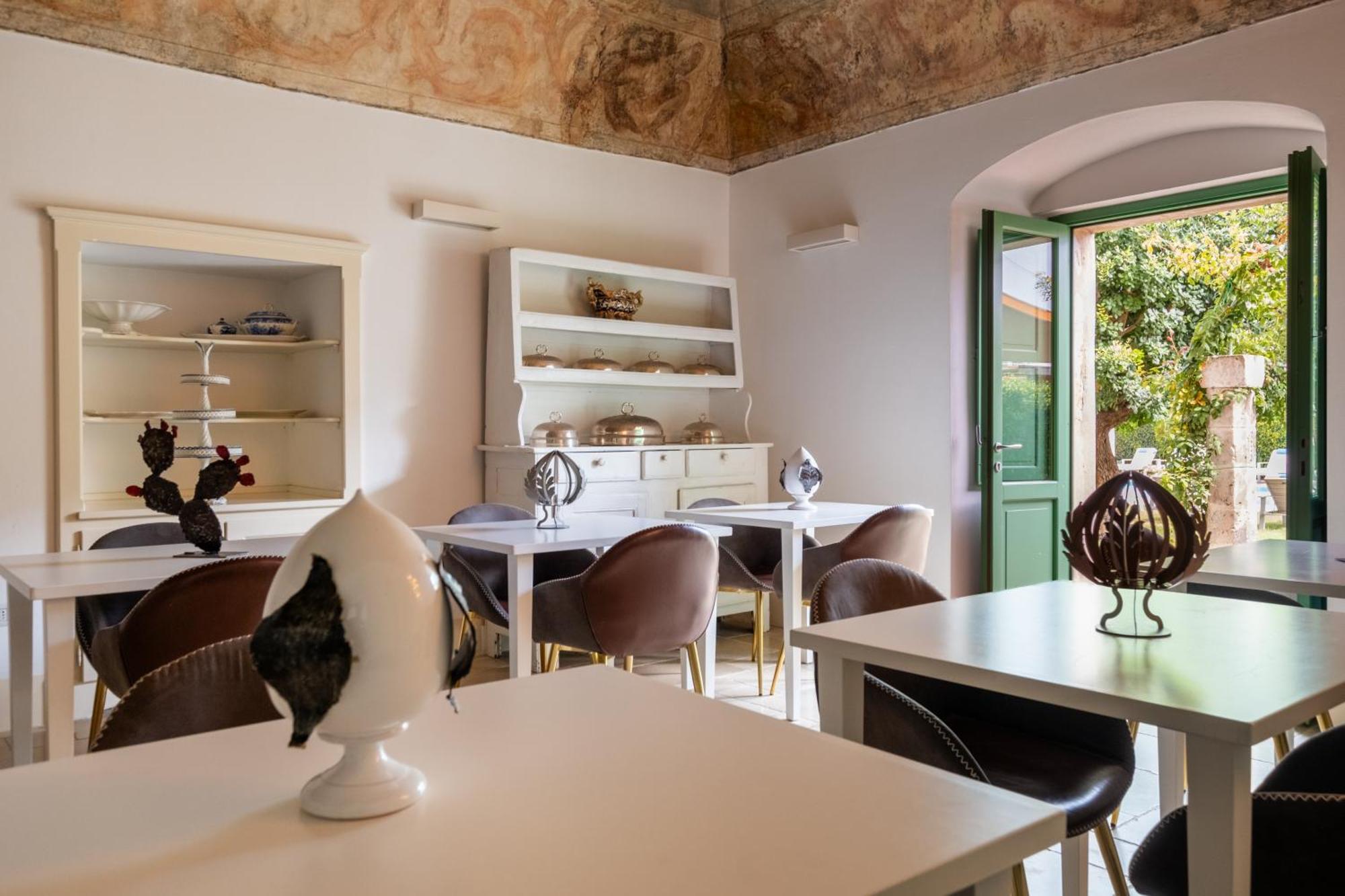 Dimora Del Vescovo Art Boutique Hotel Мінервіно-ді-Лечче Екстер'єр фото